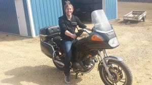 My friend on the 1982 Virago 920 he just purchased. It was his first motorcycle. Bought from the 2nd owner who had owned it since 1984. 