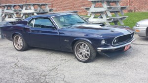 Very nice 1969 or 1970 Mustang (to show you all I'm not only about rat trucks!)