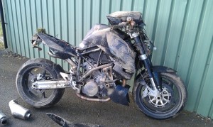 This is your typical Streetfighter/naked bike